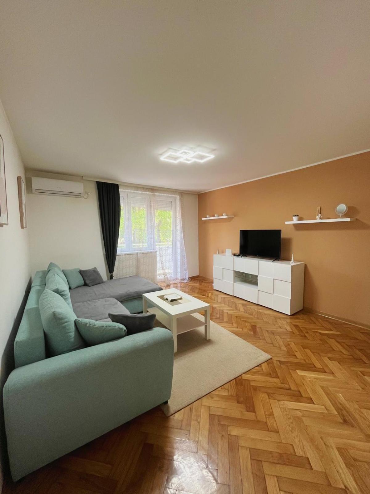 Apartman Jovana Sremska Mitrovica Exterior foto